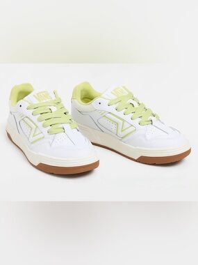 •VANS•BNWT WHITE/DUBAI UPLAND VINTAGE LEATHER LACE-UP LOW TOP SNEAKERS SIZE 7